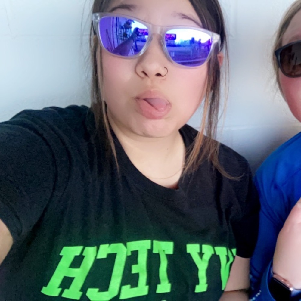 Meet your Posher, Tia